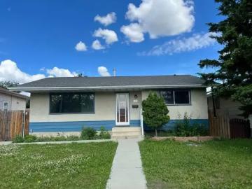 3 Bedroom House Edmonton AB 103367891