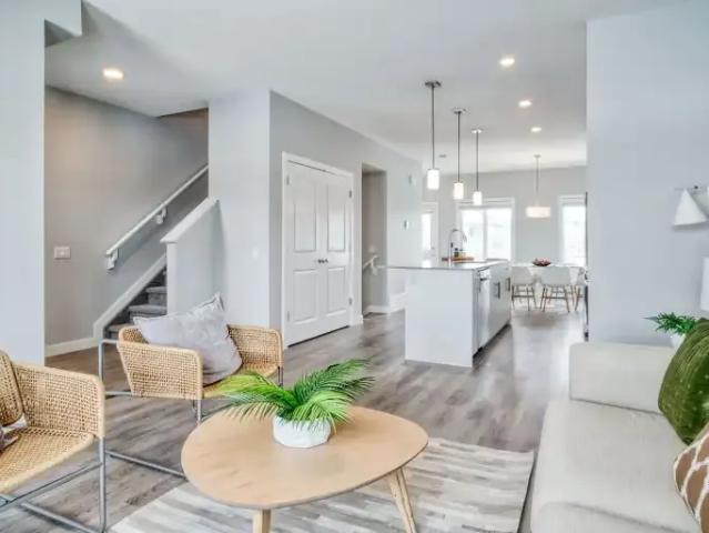 3 Bedroom House Edmonton AB 103579339