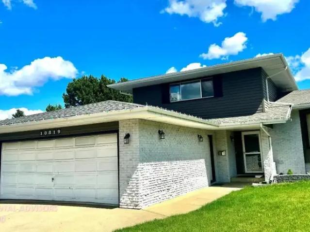 3 Bedroom House Edmonton AB 103594362