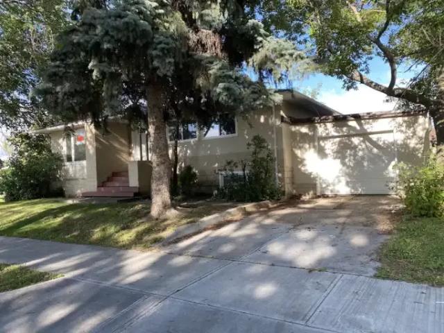3 Bedroom House Edmonton AB 103798467