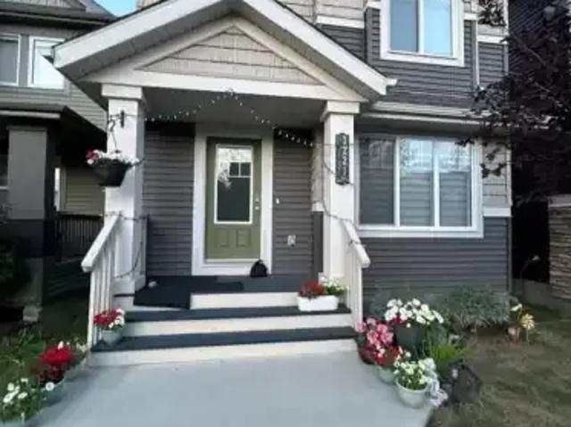3 Bedroom House Edmonton AB 103840292