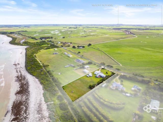 3 Bedroom House Eight Mile Creek SA 105471618
