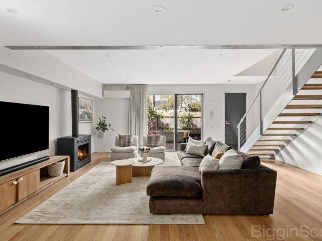 3 Bedroom House Elwood VIC 105865348