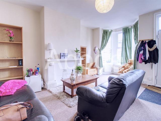 3 Bedroom House for rent at Royal Park Avenue, Hyde Park, Leeds