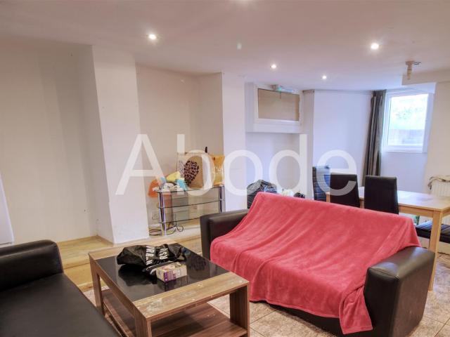 3 Bedroom House for rent at Royal Park Avenue, Hyde Park, West Yorkshire