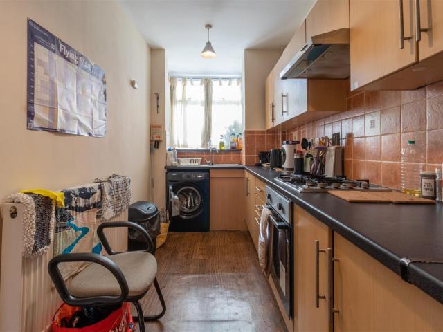 3 Bedroom House for rent at Royal Park Mount, Hyde Park, Leeds