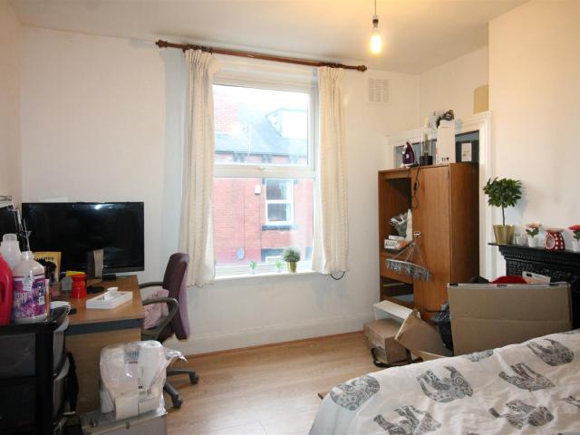 3 Bedroom House for rent at William Street, Hyde Park, Leeds