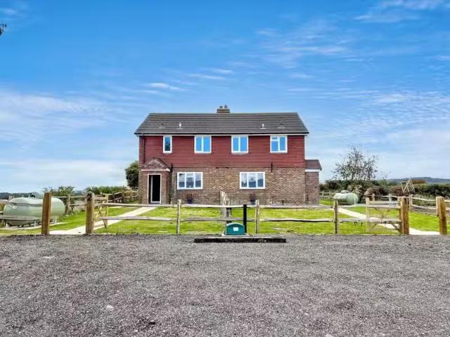 3 bedroom house for rent in Cowlease Farm, Hamsey, BN8