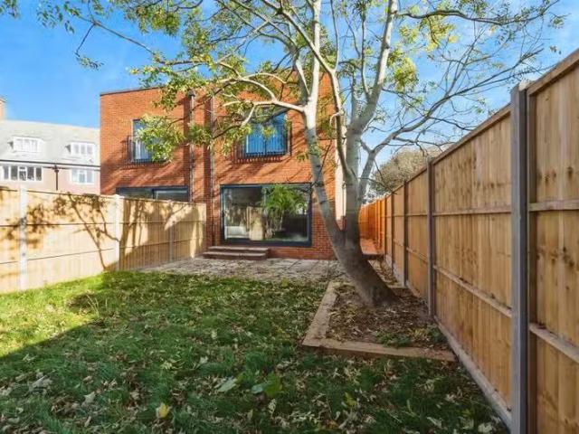 3 bedroom house for rent in Alfriston Road, Seaford, BN25
