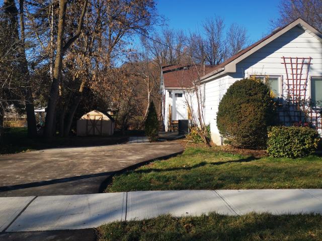 3 Bedroom House For Rent In Bolton Backing Onto The Humber River
