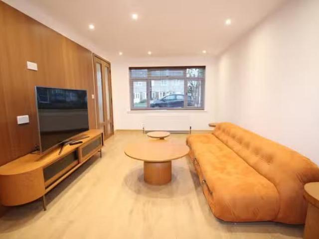 3 bedroom house for rent in Beult Road, Crayford, DA1