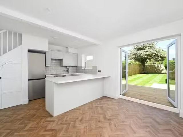 3 bedroom house for rent in Belvedere Avenue, Lancing, BN15