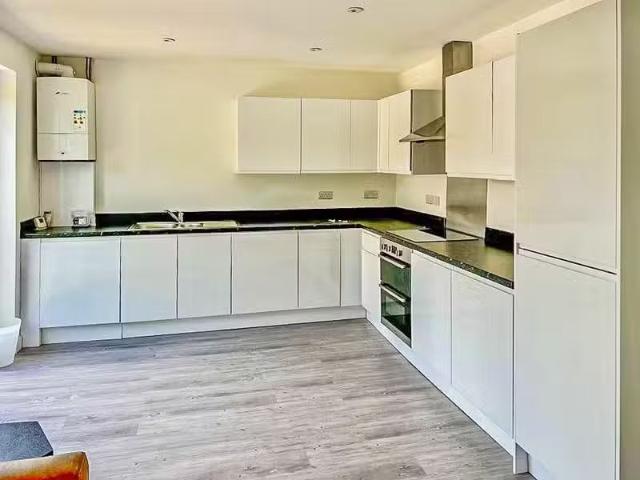 3 bedroom house for rent in Gloucester Road North, Bristol, BS34