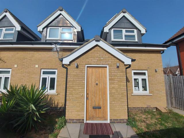 3 bedroom house for rent in Eden Place, Cheam