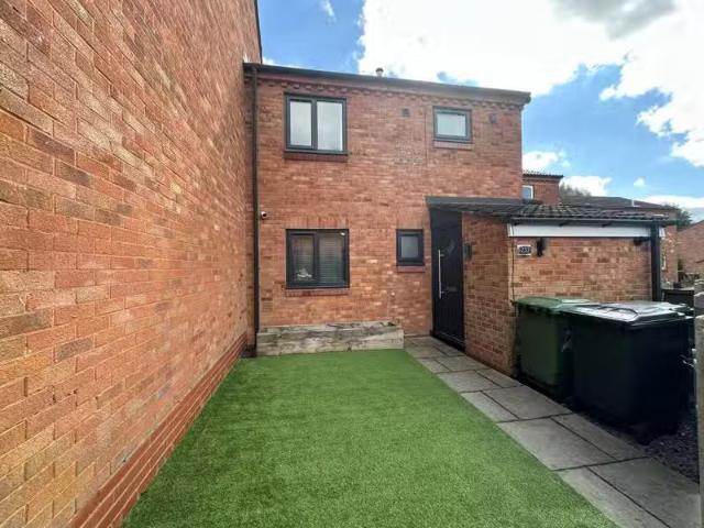 3 bedroom house for rent in Exhall Close, Redditch, B98
