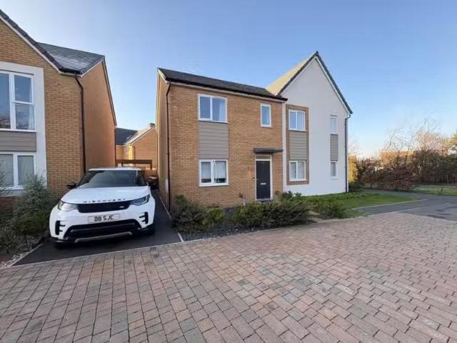 3 bedroom house for rent in Jackson Way, Locking Parklands, We.