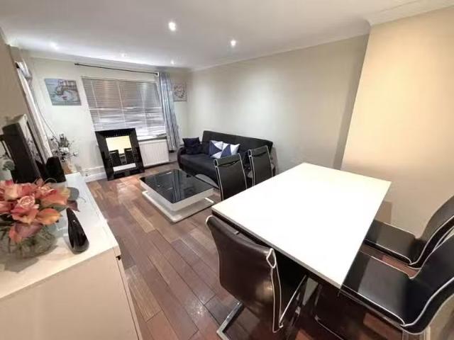 3 bedroom house for rent in Latham Close, Beckton, E6