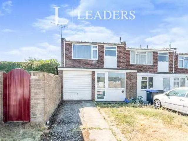 3 bedroom house for rent in Lampeter Close, Woking, GU22