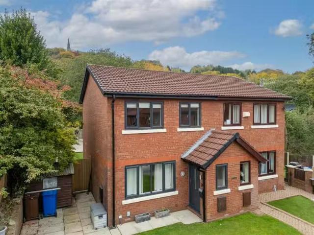 3 bedroom house for rent in Moors View, Ramsbottom, BL0