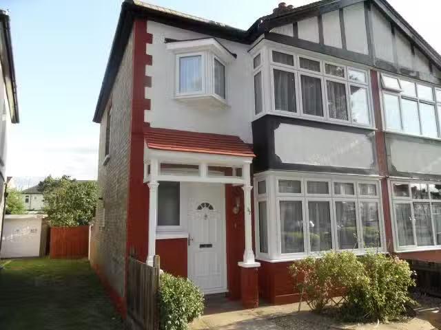 3 bedroom house for rent in Marmion Avenue, London, E4