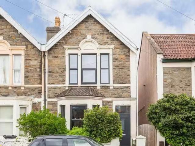 3 bedroom house for rent in Soundwell Road, Bristol, BS16