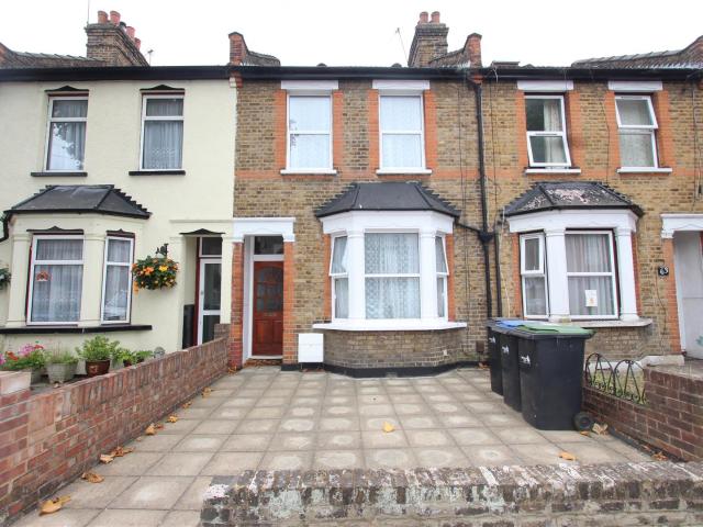 3 bedroom house for rent in Southfield Road, Enfield, EN3