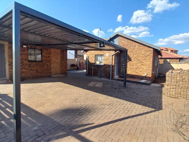 3 Bedroom House For Rent in Philip Nel Park, Pretoria