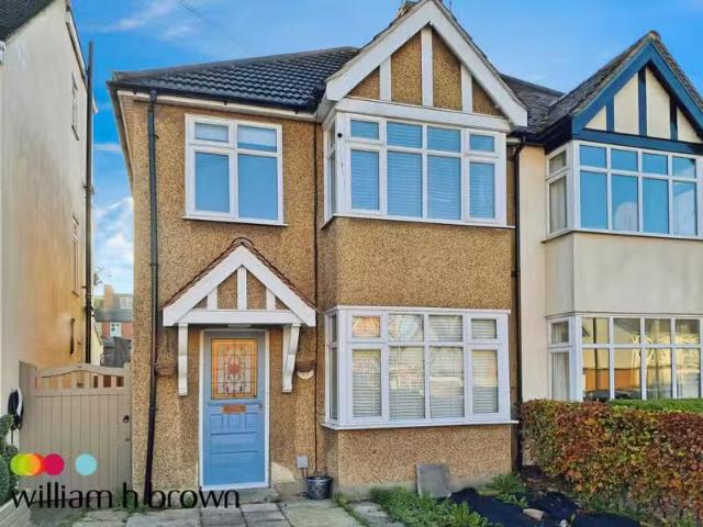 3 bedroom house for rent in Robin Hood Road, Brentwood, CM15