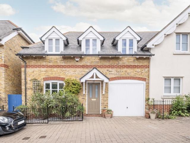 3 bedroom mews for sale