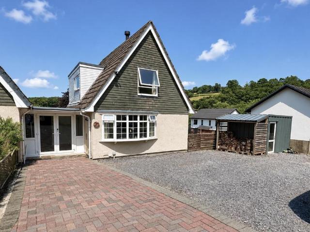 3 bedroom link detached house for sale