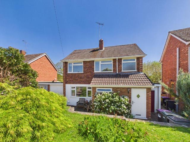 3 bedroom link detached house for sale