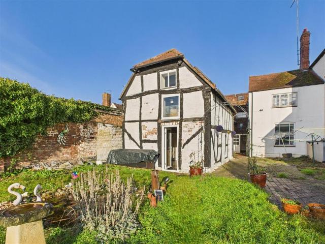 3 bedroom flat for sale