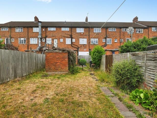 3 bedroom maisonette for sale