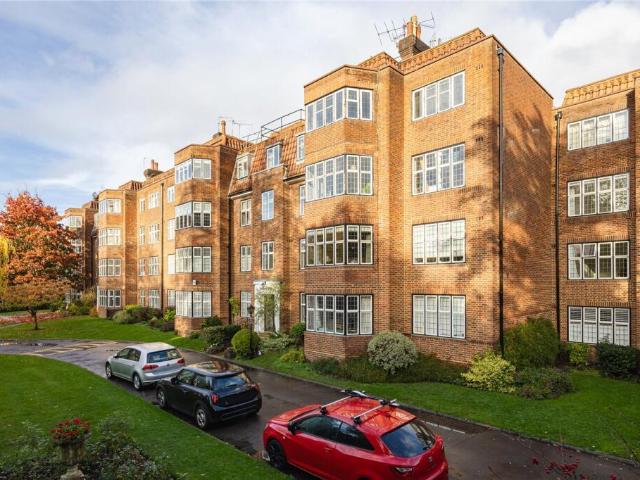 3 bedroom flat for sale