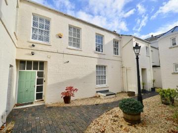 House for sale in Burhill - Garden, Equipped kitchen