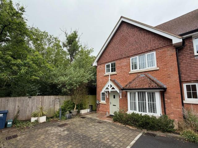 3 bedroom end of terrace house for sale
