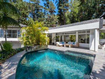 3 Bedroom House For Sale in Constantia