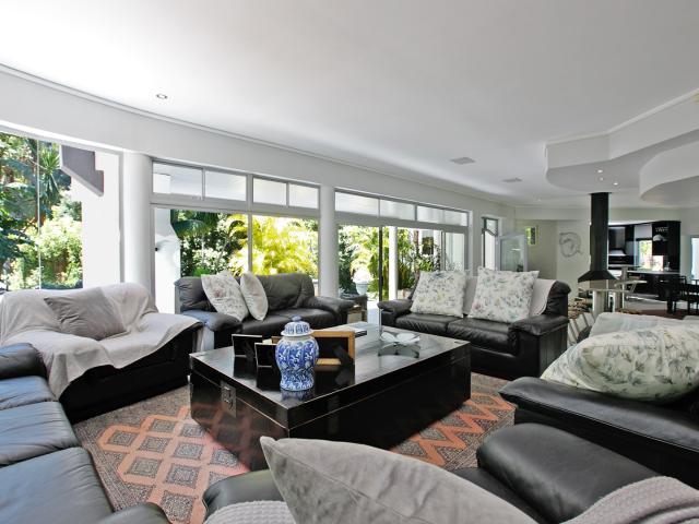 3 Bedroom House For Sale in Constantia