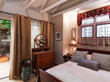 3 Bedroom House For Sale in Constantia Kloof