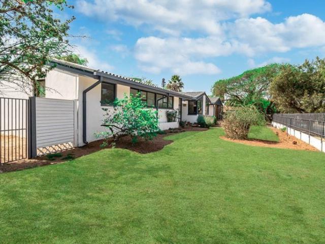 3 Bedroom House For Sale in Constantia Kloof