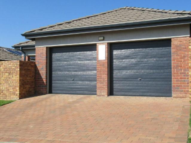 3 Bedroom House For Sale in Cosmo City