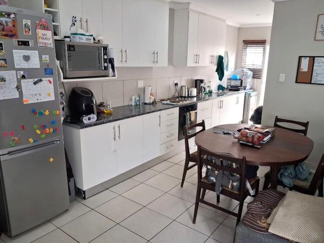 3 Bedroom House For Sale in Cambridge