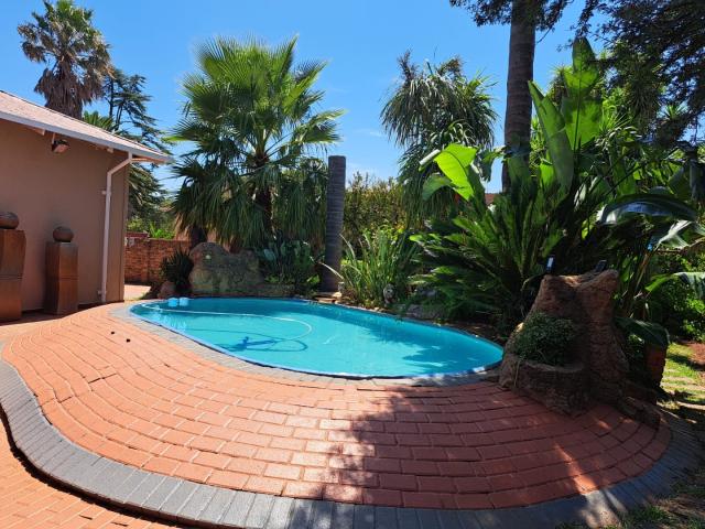 3 Bedroom House For Sale in Carletonville Central
