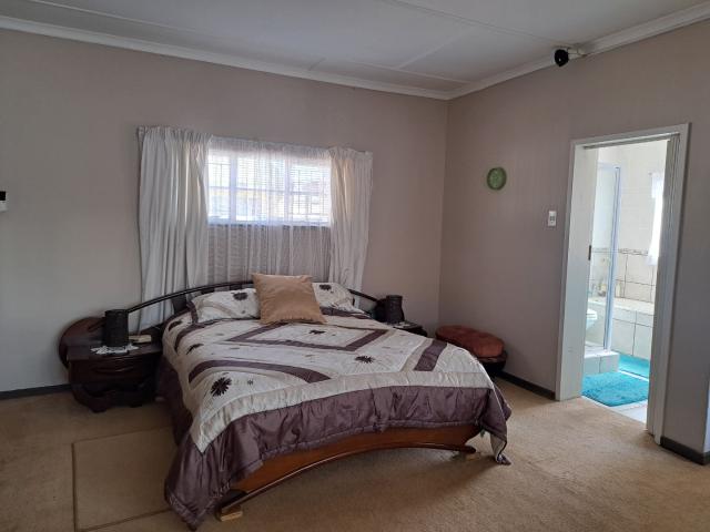 3 Bedroom House For Sale in Carletonville Central
