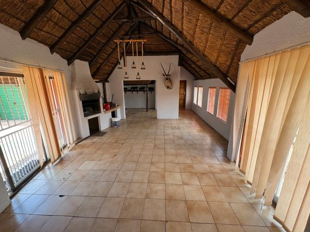3 Bedroom House For Sale in Carletonville Central
