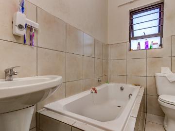 3 Bedroom House For Sale in Chloorkop