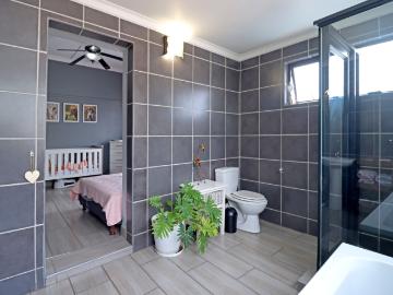 3 Bedroom House For Sale in Cinderella