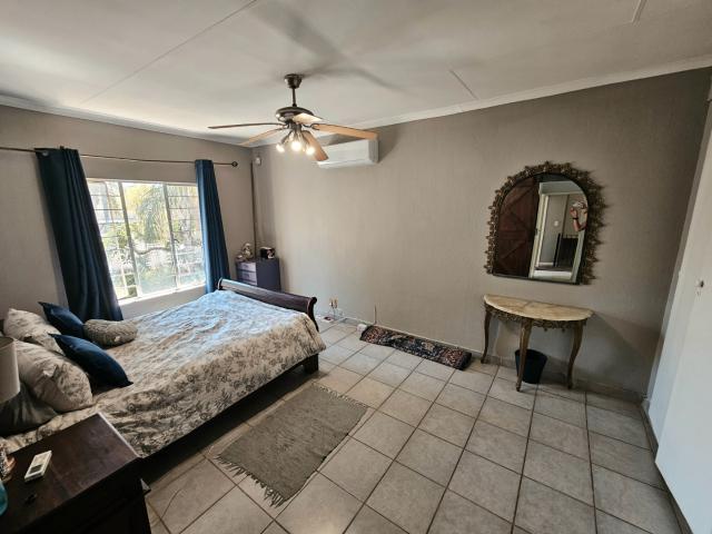 3 Bedroom House For Sale in Clubview