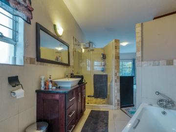 3 Bedroom House For Sale in Clubview