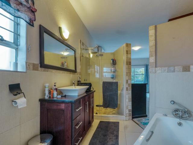3 Bedroom House For Sale in Clubview